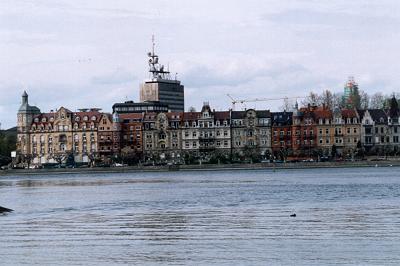 schöne, alte Villen am Seeufer